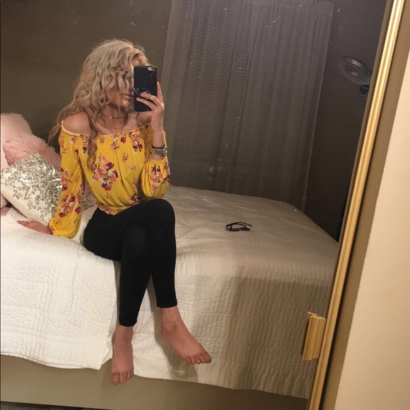 COPY - Floral yellow crop top from H&M - Picture 2 of 7